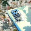 桜の花と青いスマートフォン